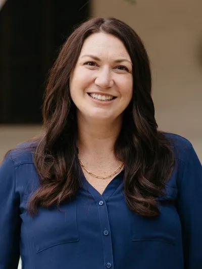  Victoria Smith headshot.