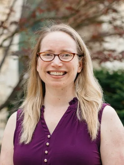  Natalie MacMillan headshot.