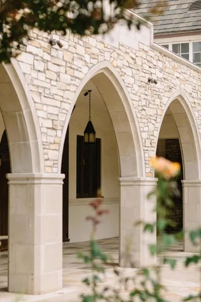Flat-stone pointed arches in a courtyard colonnade.